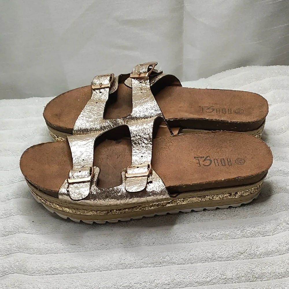 Rouge! Gold Sandals with‎ Double Straps